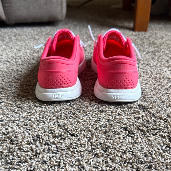 Reef women’s shoes - Picture 4 of 4